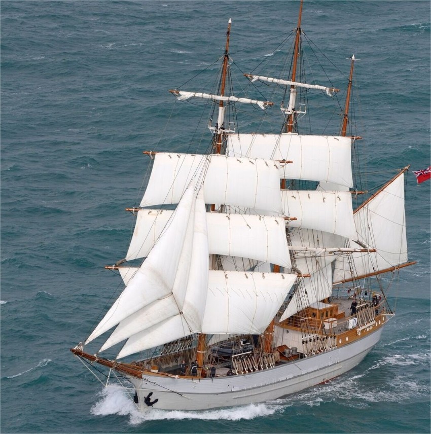 A Big sailing boat will enter Saint-Malo port on Friday