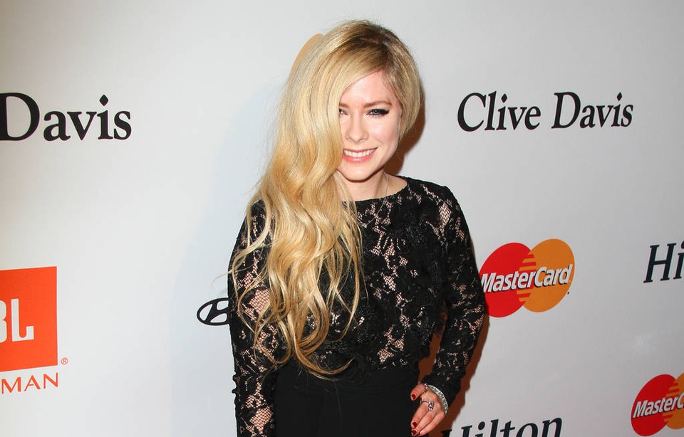 The singer Avril Lavigne officially announces her return