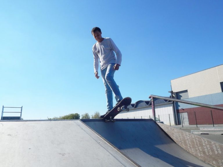 This Saturday, October 13, 2018 afternoon, from 14 hours, young people will demonstrate figures at skate park La Ferte-Bernard (Sarthe)