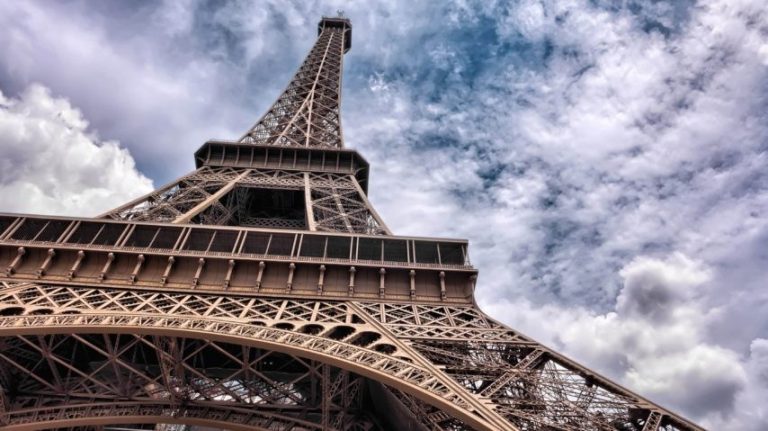 Eiffel Tower in Paris closed because of Yellow Vest demonstration
