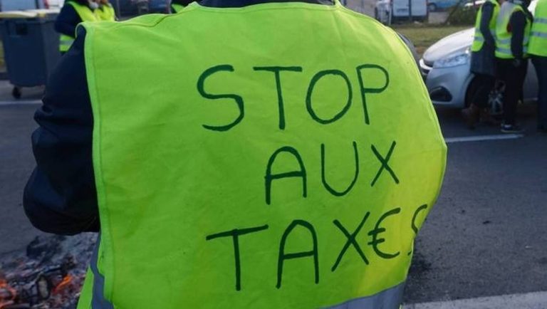 The yellow vests were in front of the PV treatment center in Rennes on Friday morning.