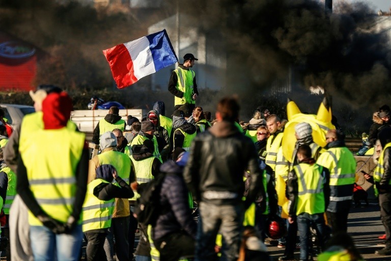 "Yellow vests" block a road to Caen November 18, 2018.