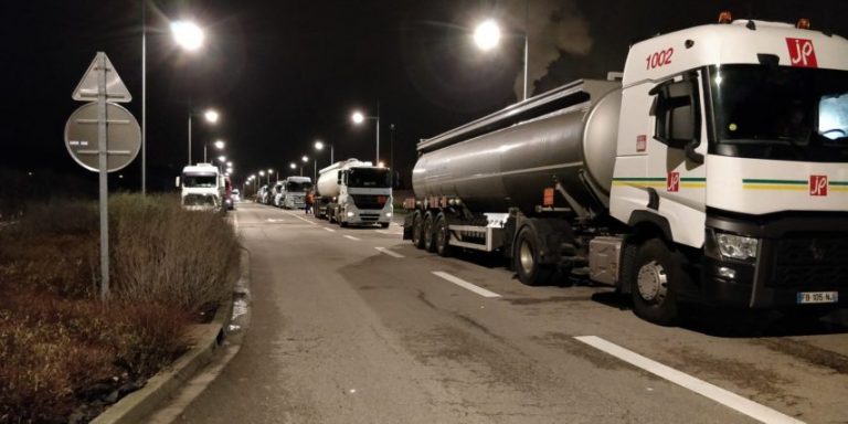 According to a yellow Vest present, "dozens of trucks" are blocked. 