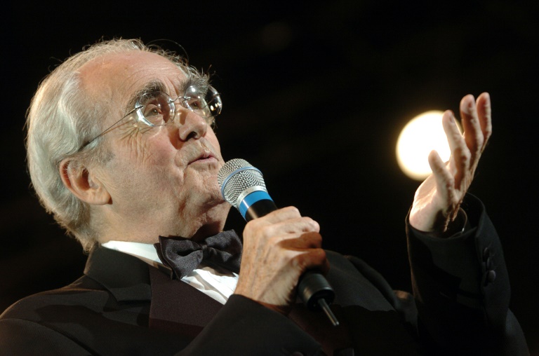 Michel Legrand on stage on October 23, 2004 at the International Music Festival in Auxerre.