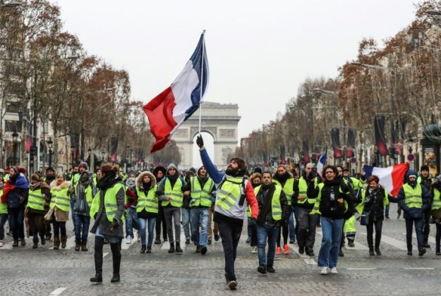 Demonstration of "yellow vests" on the Champs-Elysées, December 15, 2018. 