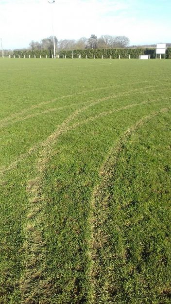 The football field of Aigné (Sarthe) has vandalised