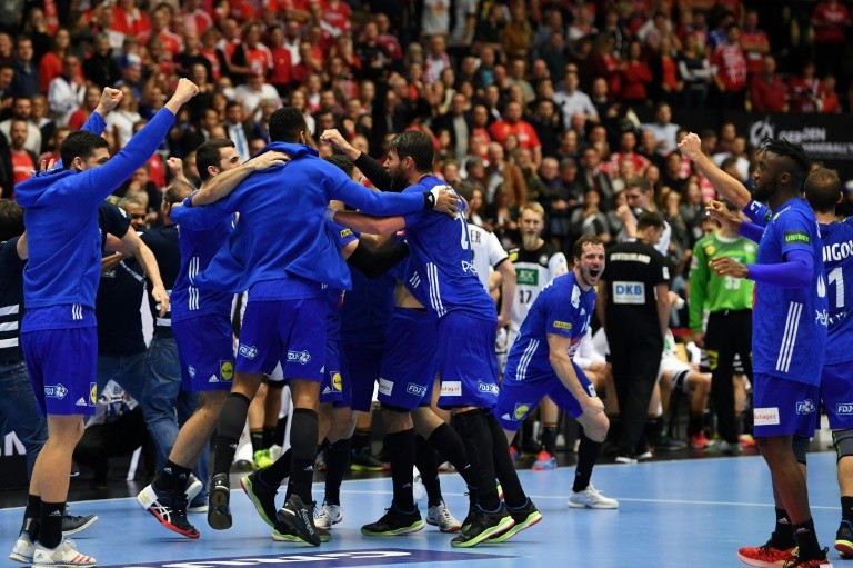 The French handball team celebrates its third place at the world championships on January 27, 2019.