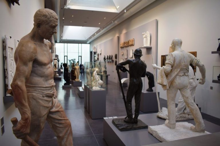 In addition to the temporary exhibitions installed in part of La Piscine de Roubaix (North), discover the permanent collections, highlighted in the new part of the museum, inaugurated in October 2018.