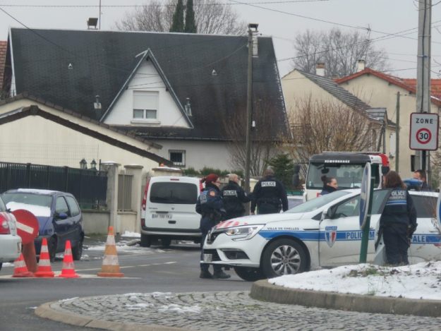 Many police forces blocked access to Pasteur Avenue in Chelles on Thursday (January 24th). 