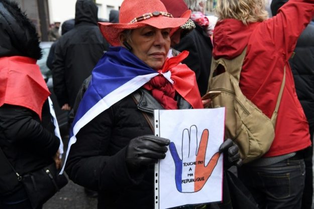 Beginning of the "scarves red" event on January 27, 2019 in Paris. 