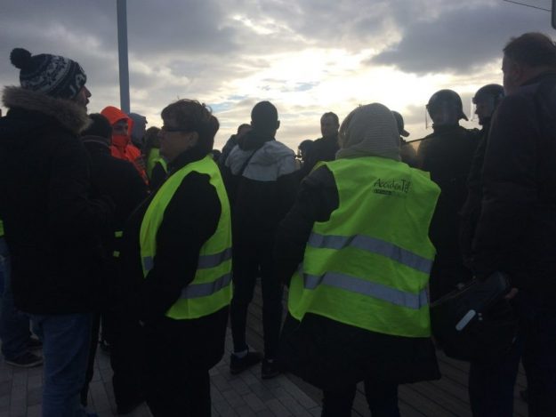 The yellow vests were evacuated from the Recouvrance bridge in Brest, by the police, Tuesday, January 8, 2019 (© Côté Brest)