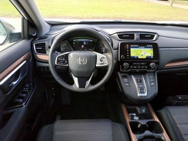 The interior of the new Honda CR-V Hybrid has gained in quality and practicality.