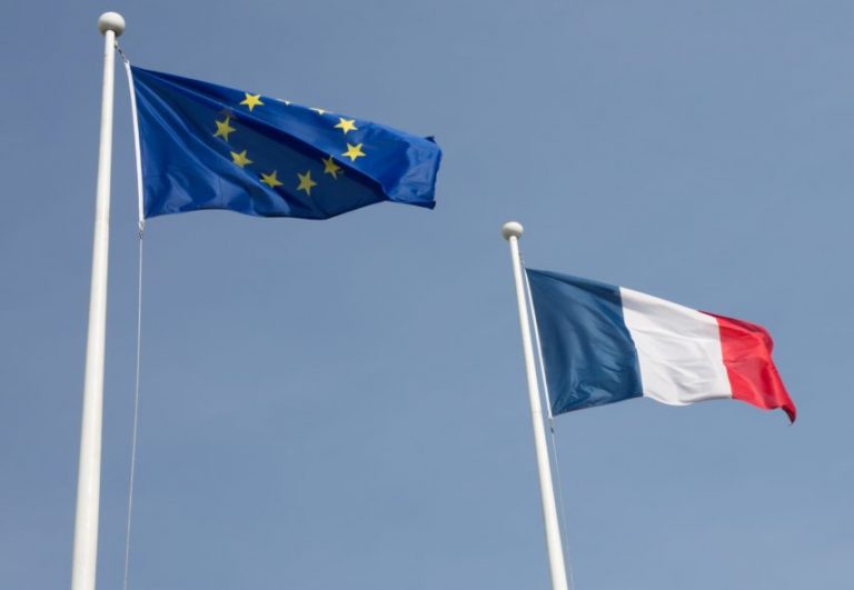 The National Assembly voted an amendment requiring the presence of a French and European flag in classrooms