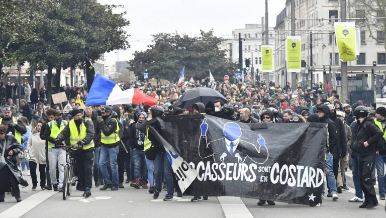 The Yellow Vests parade in the city center of Nantes this Saturday