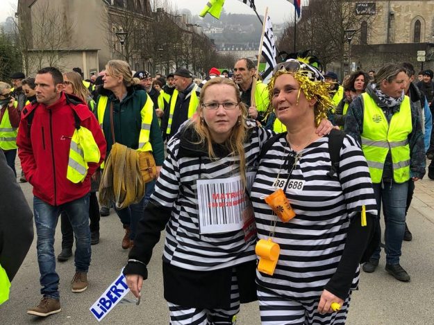 Morgane, 30, and Nol, 43, met this Saturday, February 16, in Pontivy. They recognized themselves in the crowd in their convict's garb costume