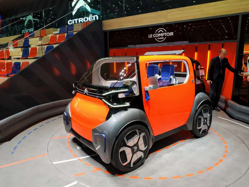 The Citroën Ami One Concept is designed for the city, accessible without a license, so from the age of 16 years.