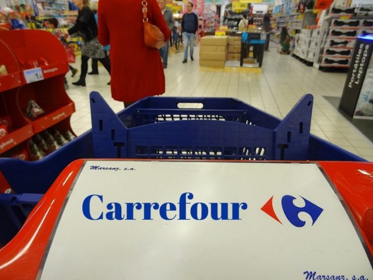 Carrefour could cut 1,500 jobs in its hypermarkets