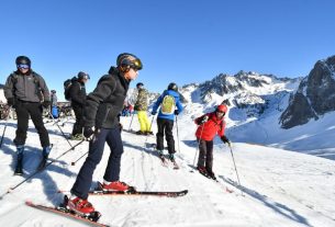 Emmanuel Macron has shortened his weekend skiing in La Mongie (Pyrenees) to return to Paris after the violence committed during the demonstration of "yellow vests",