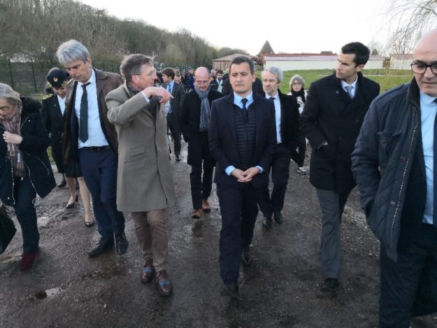 Gérald Darmanin visits Dieppe Racecourse where a test site for racehorses should be installed.