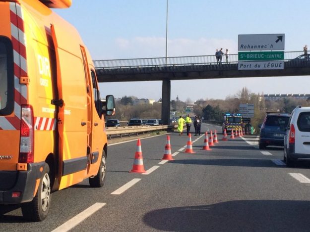 The traffic is deviated before arriving at Saint-Brieuc in the direction Brest-Rennes. 