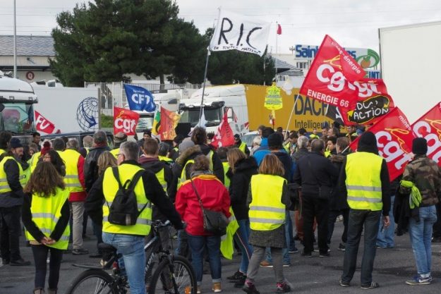 Yellow vests and CGT activists mingled with Perpignan on February 5, 2019. 