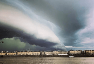 An arcus formed over Bordeaux in the evening of April 23, 2019. (