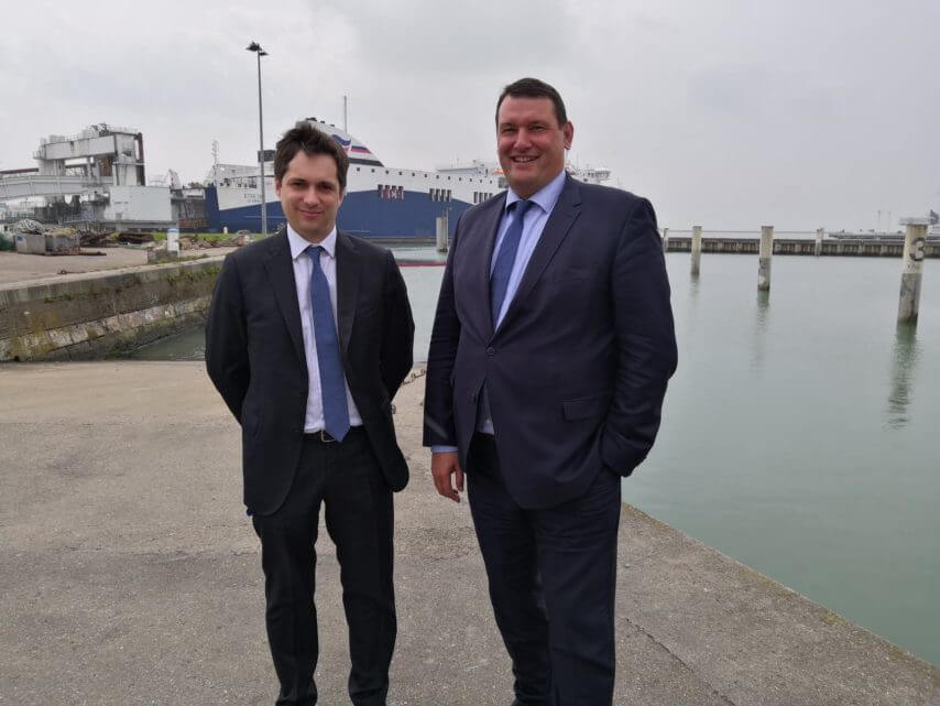 Baptiste Maurand (left) takes over Hervé Martel at the head of the port of Le Havre.