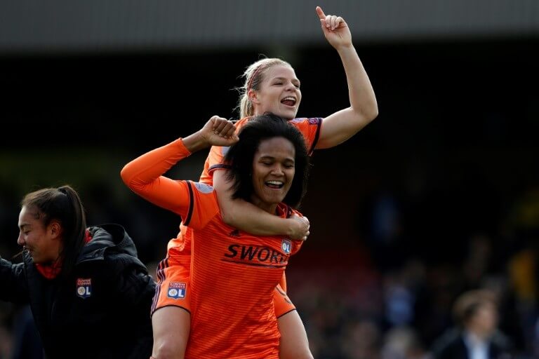 Lyon player Eugénie Le Sommer scorer on the shoulders of Wendie Renard during the victory in the Champions League semifinal on Chelsea on April 28, 2019.