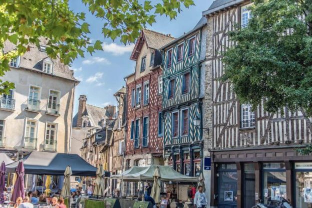 The city of Rennes is the best city in France to find a studio quickly. 