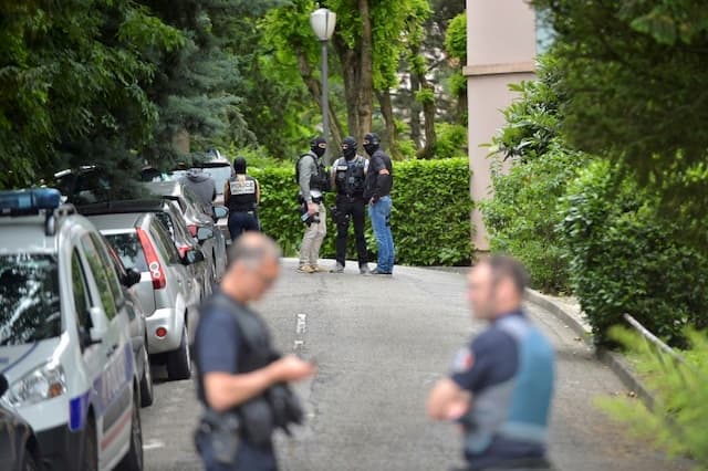 The police leave the residence "les Ifs" on May 27, 2019 in Oullins near Lyon where a suspect of the attack committed last week was arrested.