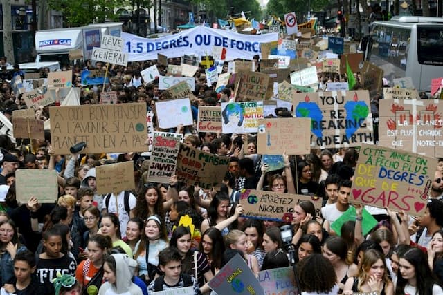 Global Climate Strike, thousands on the streets of France
