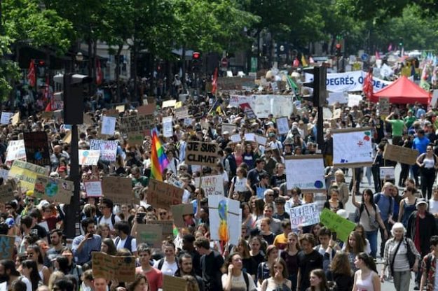 Demonstration for the climate on May 24, 2019 in Paris.