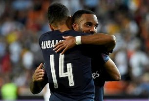 Arsenal scorers Pierre-Emerick Aubameyang and Alexandre Lacazette after qualifying their team in the Europa League final by eliminating Valencia, May 9, 2019 in Mestalla.