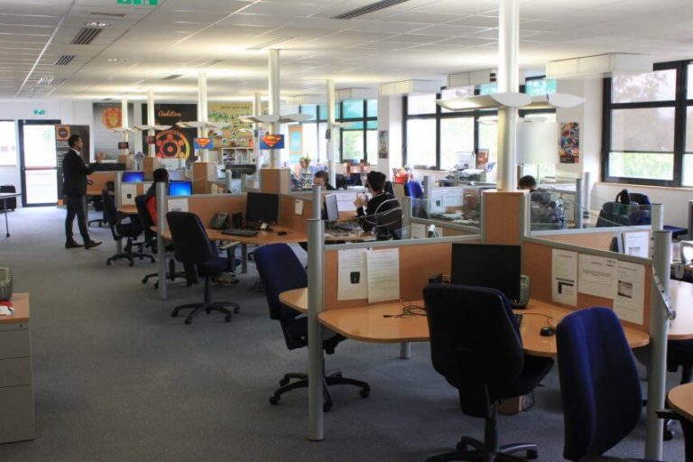 More than 100 positions are available in the Armatis call center in Caen.