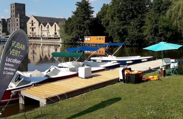Navigate the Erdre by electric boat, it's possible again