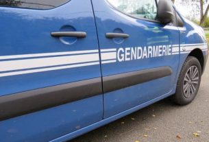 Two gendarmes near Evreux in the Eure were slightly injured in a road traffic accident.