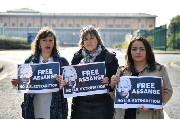 German parliamentarians Die Linke Heike Hansel (C) and Sevim Dagdelen (D) with Spanish MEP Ana Miranda Paz (G) demand the release of Julian Assange in front of Belmarsh Prison in London on April 15, 2019. 