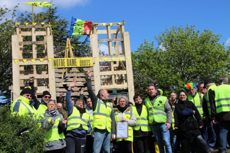 Yellow Vests on the roundabouts of Caen