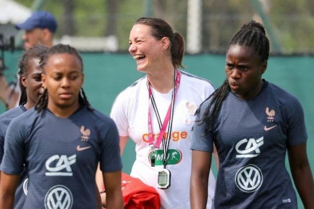 The coach of France, Corinne Deacon, during a training with the team (c), at the Charles Ehrmann stadium in Nice, on June 10, 2019. 