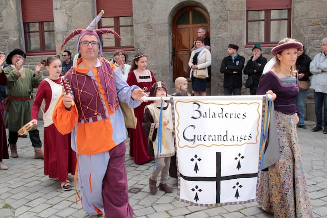 Guérande: fools everywhere at the Medieval Festival!