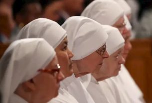 Sisters leave convent after "deep disagreements"