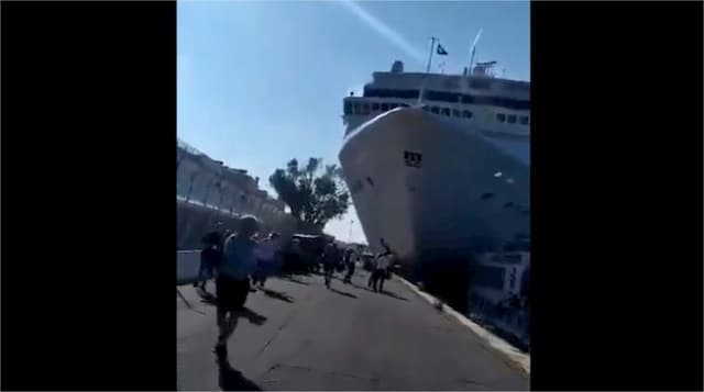 A cruise ship sowed panic this Sunday, June 2, 2019 during an eventful arrival in Venice (Italy).