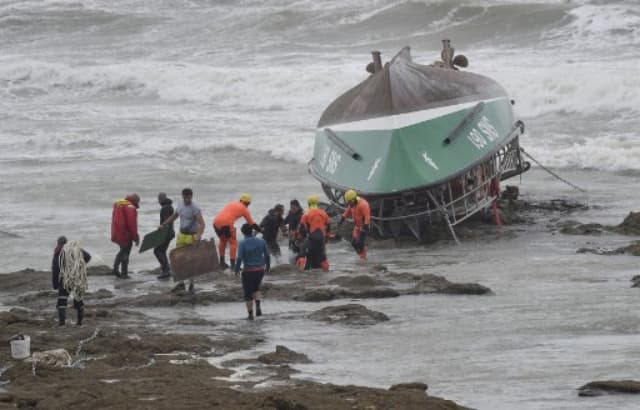 Rescuers are busy around the SNSM speedboat stranded on the banks of the Sables-d'Olonne on June 7, 2019.