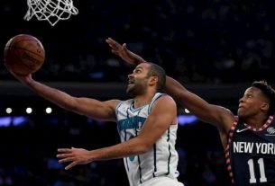 Tony Parker of the Charlotte Hornets (g) during the match against the New York Nicks on December 9, 2018.