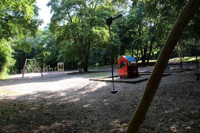 A zipline for more than four years was born in the park of Biez, in Mondeville, just next to the space of the toddlers who will be soon refitted. 