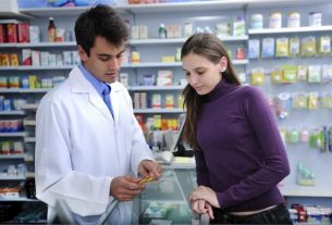 Aspirin, ibuprofen and paracetamol may no longer be sold in self-service pharmacies.