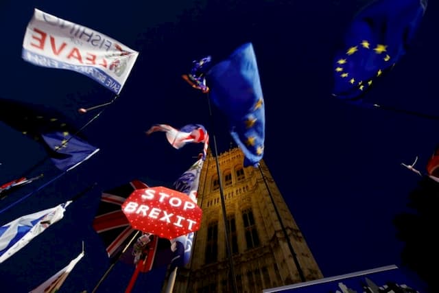 Banners hostile to Brexit and European flags suspended in front of the British Parliament in London, October 22, 2019