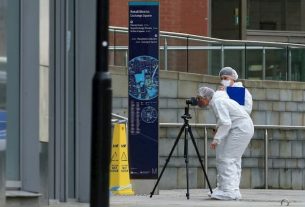 Police experts at work in the Arndale shopping center, Manchester, in the north of England, staged a knife attack on October 11, 2019.