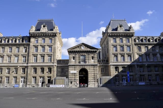 A man attacked police officers at the police headquarters in Paris