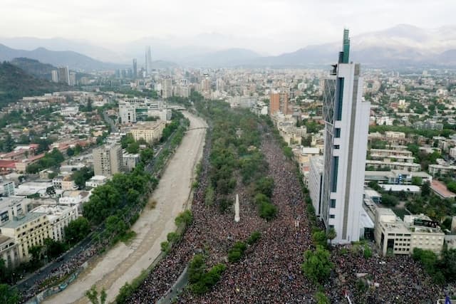 More than a million protesters put pressure on the government of Chile